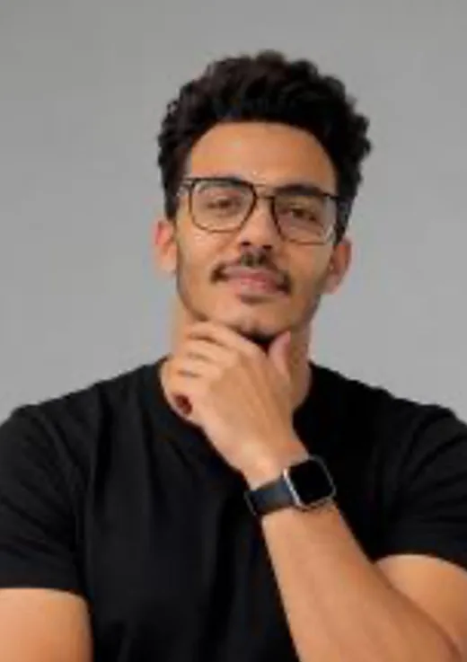 Portrait of Mahmoud Hemeda, Senior Graphic Designer at SITT